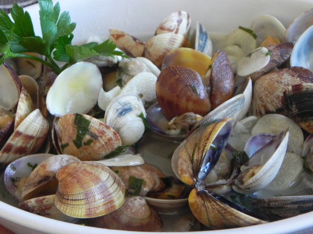 Recette de Palourdes au Vin Blanc, Ail et Persil | A l'heure Espagnole